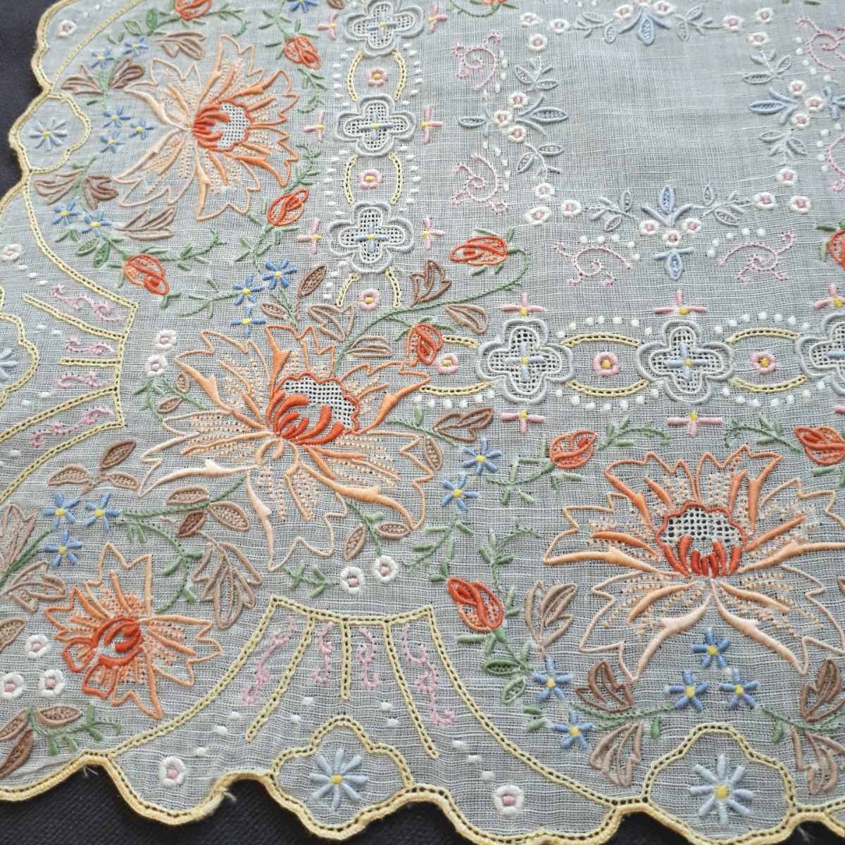 汕頭 ハンカチ 手刺繍 中国伝統工芸品 スワトウ 黄 5286