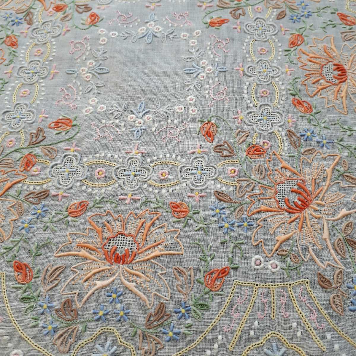汕頭 ハンカチ 手刺繍 中国伝統工芸品 スワトウ 黄 5286