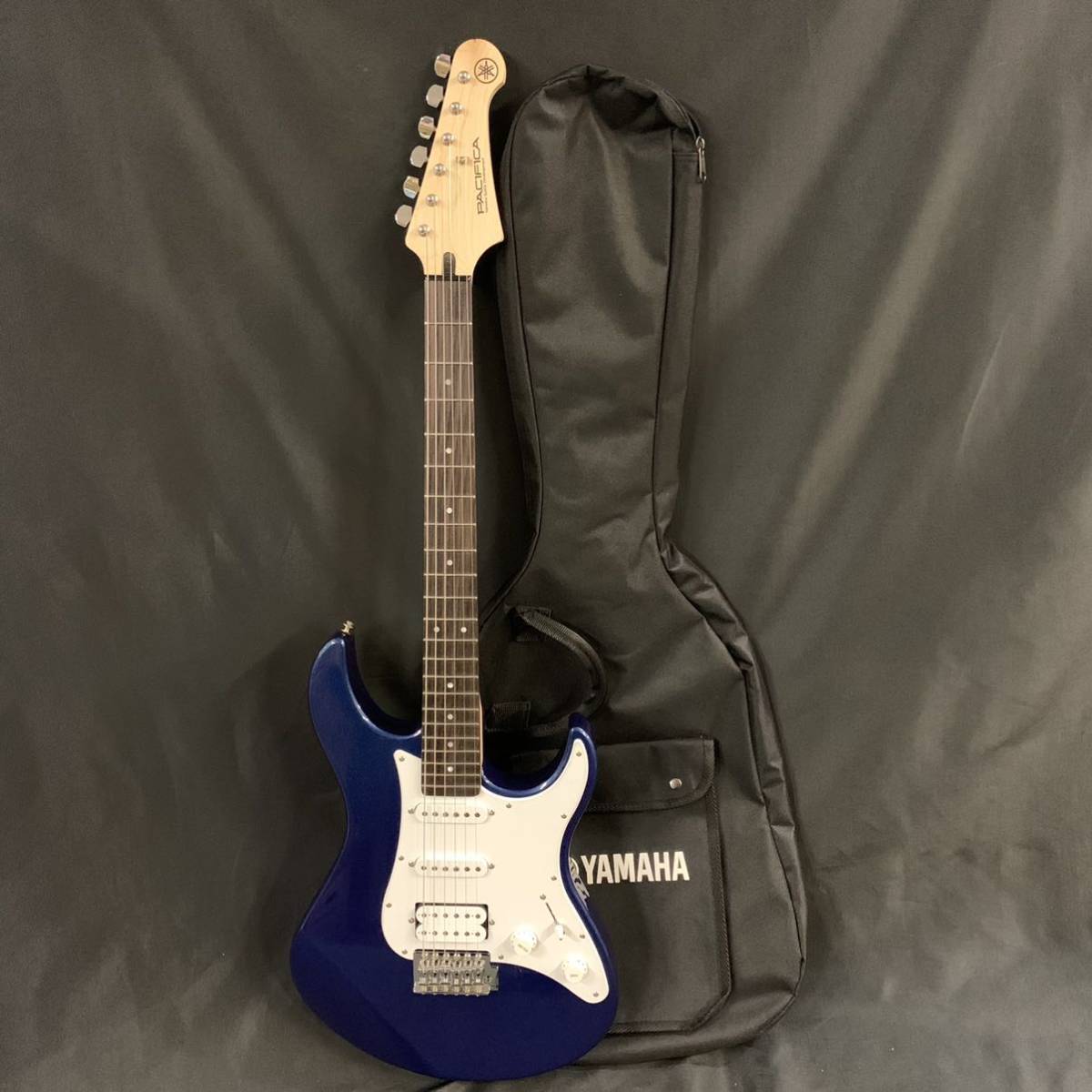 美品 YAMAHA PACIFICA 012 エレキギター ソフトケース付-