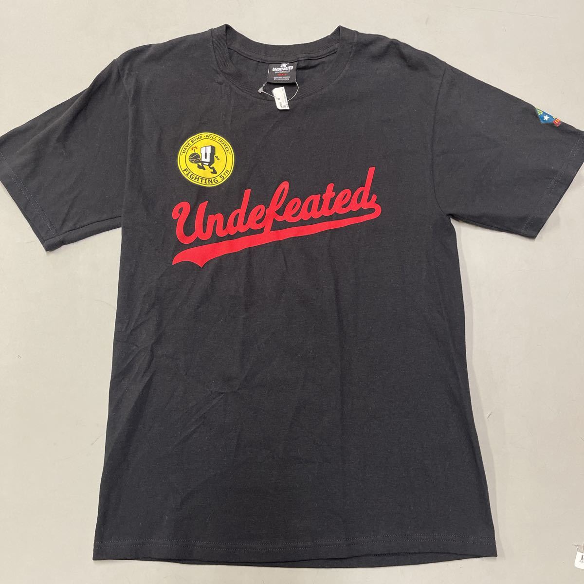 アンディフィーテッド Undefeated メンズ Tシャツ HAVE BOMB WILL TRAVEL FIGHTING 5TH Sサイズ 未使用 ブラック 黒 半袖_画像1