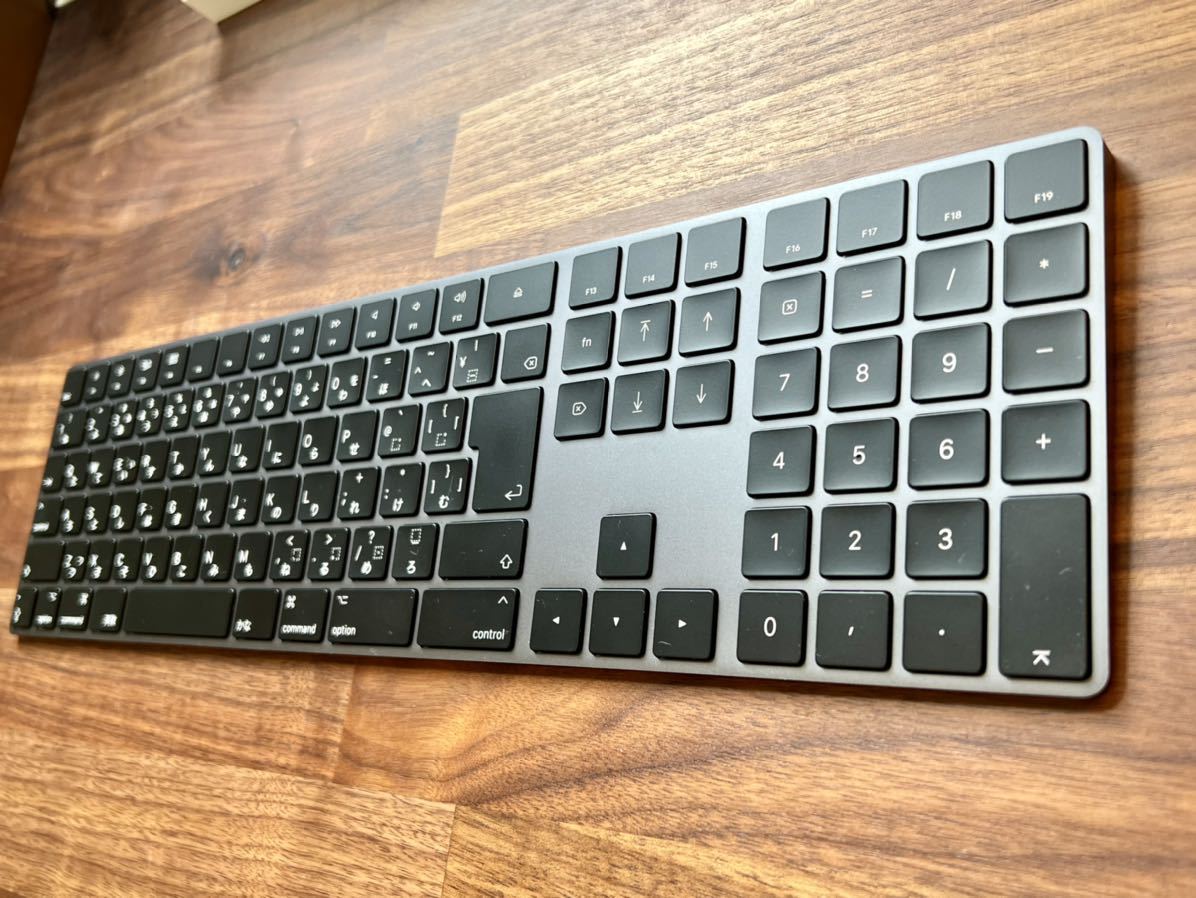 【超美品・ほぼ新品♪】Apple Magic Keyboard 希少で高級感あるスペースグレイです♪