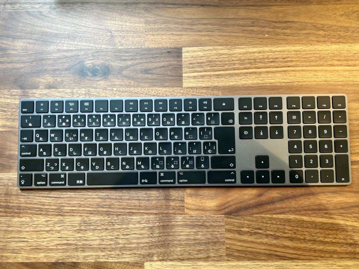 【超美品・ほぼ新品♪】Apple Magic Keyboard 希少で高級感あるスペースグレイです♪