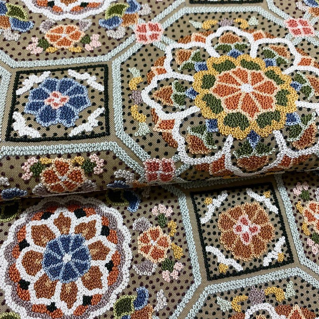 着物月花 総刺繍 相良刺繍 百万粒 蜀江華文様の袋帯 未使用品 六通柄