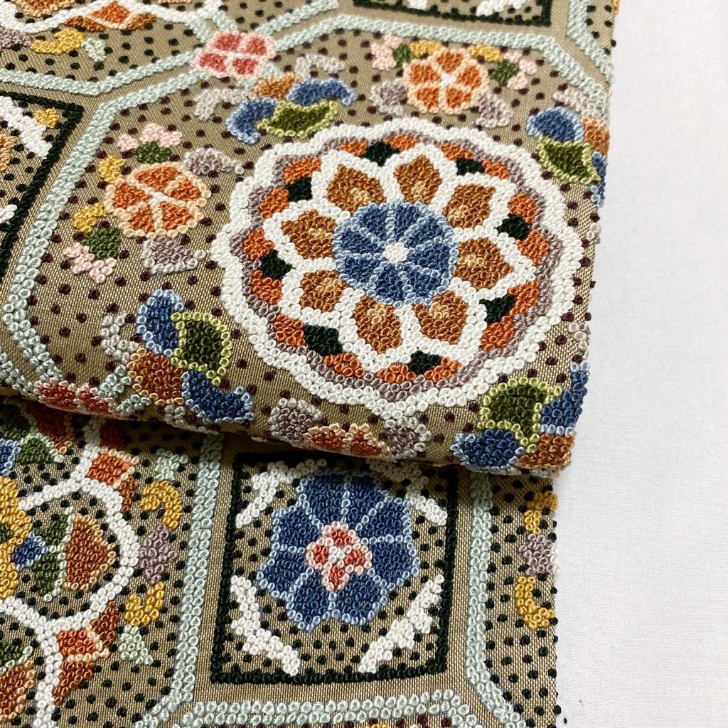 着物月花 総刺繍 相良刺繍 百万粒 蜀江華文様の袋帯 未使用品 六通柄