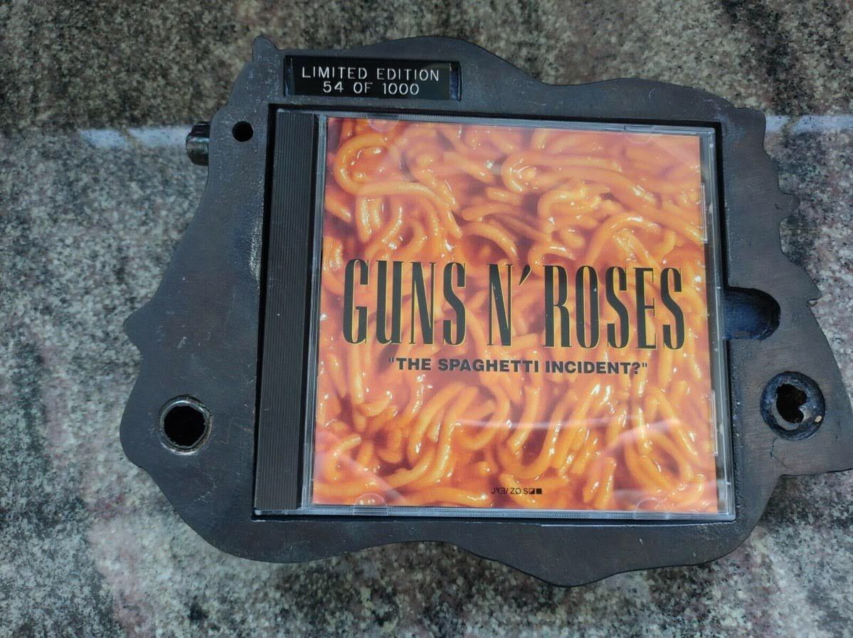 GUNS N\' ROSES SPAGHETTI INCIDENT? LIMITED EDITION BOX SET 54/1000, gun z* and * low zez cast iron made box set serial number 