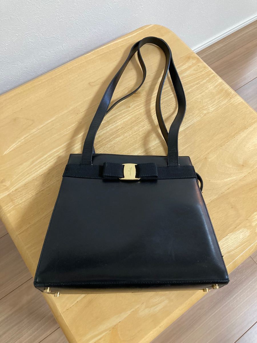 Salvatore Ferragamo/サルヴァトーレフェラガモ ヴァラリボン バッグ DW-216676 ギャランティ有り