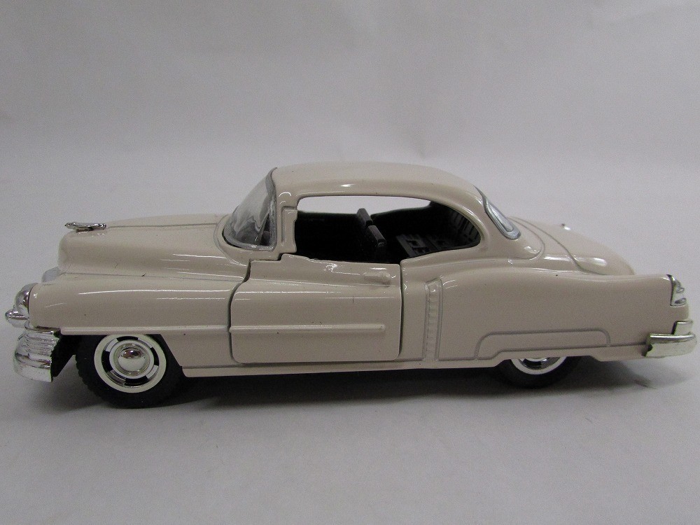 サウンドライト ミニカー 1/36 Cadillac Classic Car　キャデラック クラシックカー ベージュ_画像2