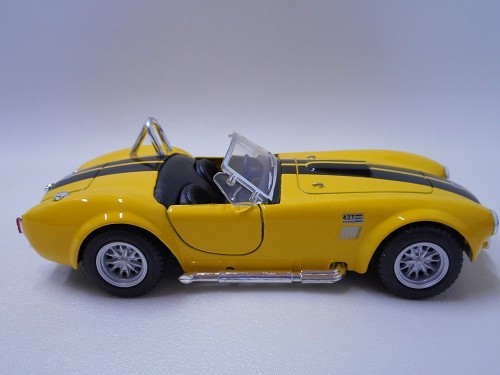 KINSMART 1965 Shelby Cobra 427 S/C 1/32 ダイキャストミニカー シェルビー コブラ イエロー_画像1