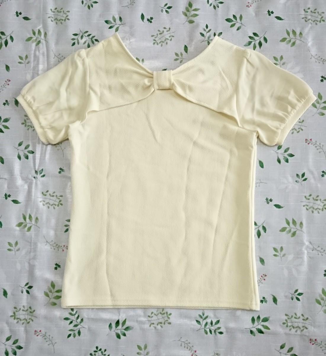 レディース Tシャツ カットソー 半袖 バックリボン ビジュー イエロー シアー Mサイズ