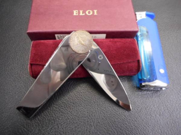 ナイフ 小さな折り畳み ELOI メダルを回して開閉です