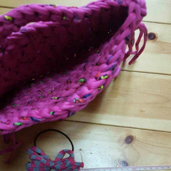 Hooked Zpagetti（ズパゲッティ）　　トートバッグ　ハンドメイド　手編み　てんとう虫　ヘアゴム　ピンク　鞄　iPadミニにちょうどよい_画像3