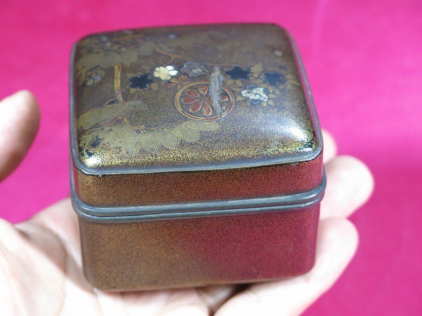 B.. pear ground Sakura pine lacqering incense case peach mountain ~ Edo era the first period lacquer . lacquer ware gold . mother-of-pearl ... tree 