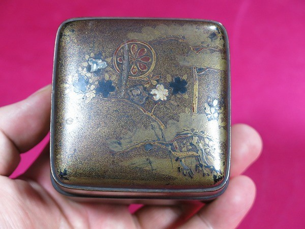 B.. pear ground Sakura pine lacqering incense case peach mountain ~ Edo era the first period lacquer . lacquer ware gold . mother-of-pearl ... tree 