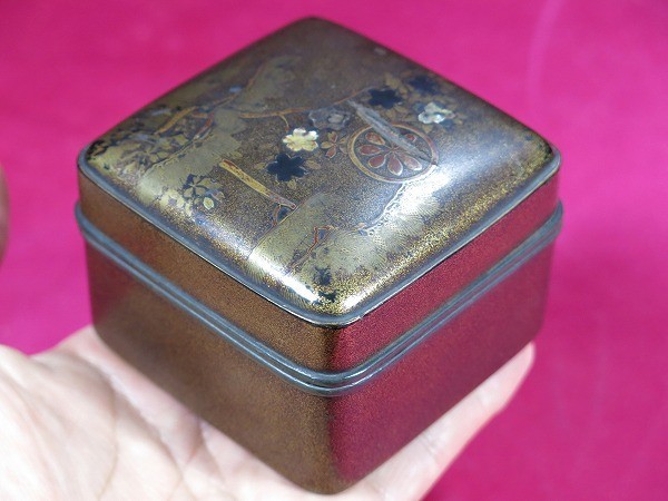 B.. pear ground Sakura pine lacqering incense case peach mountain ~ Edo era the first period lacquer . lacquer ware gold . mother-of-pearl ... tree 