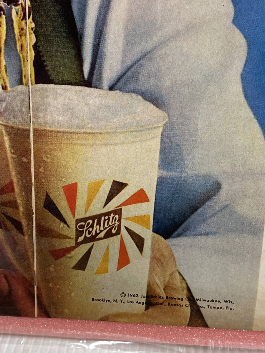 1963年LIFE誌広告切り抜き1ページ【Schlitz beer シュリッツビール】アメリカ買い付け品ビンテージコレクションバーレストランカフェ_画像3