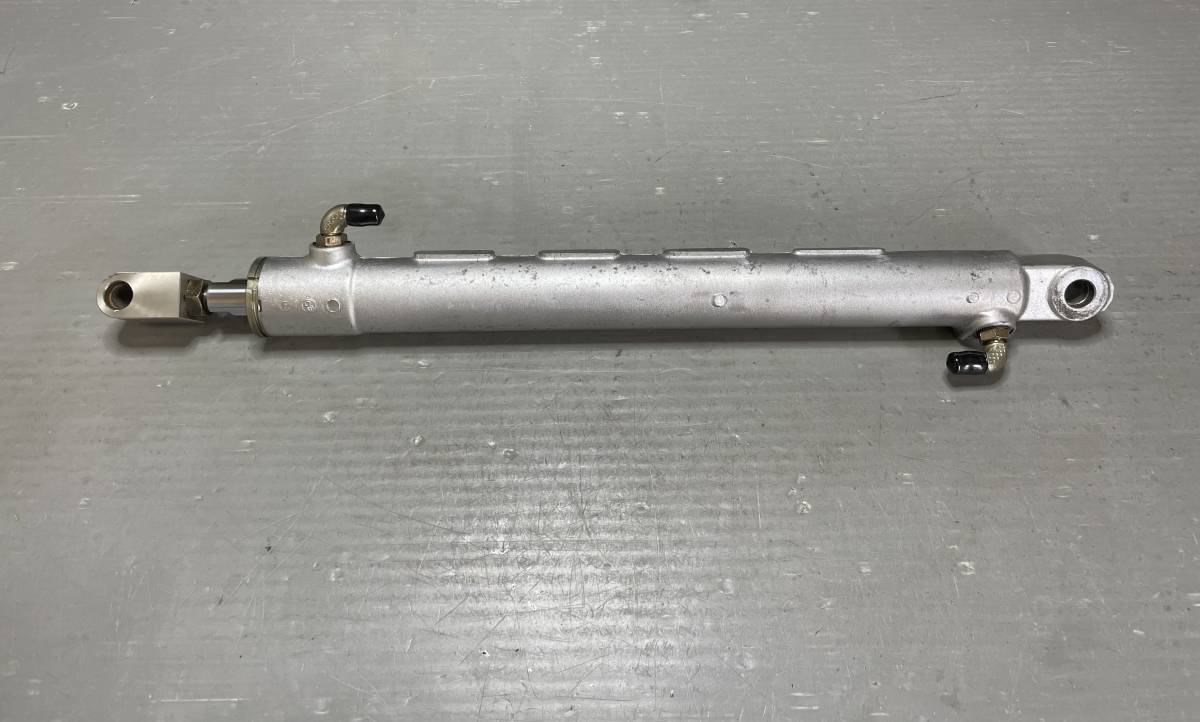  oil pressure cylinder * Japan Fruehauf *1915-666-05*MC(97800)*. moving type * 1 pcs * going up and down * hoist * jack * wing * ho 17J