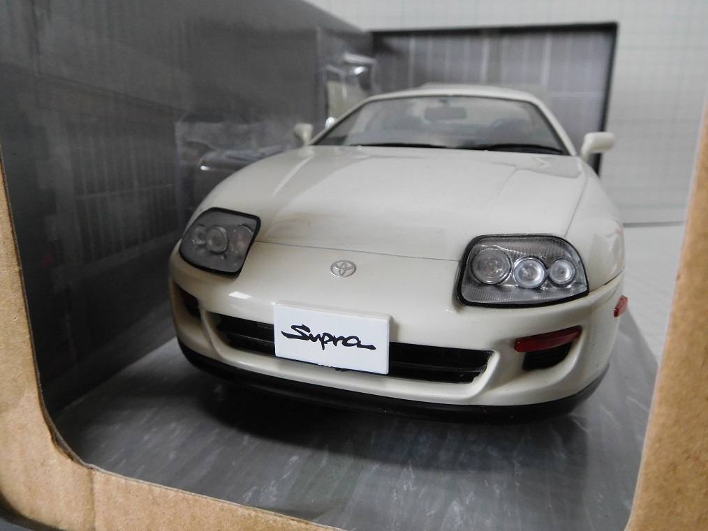 * Solido 1/18 Toyota Supra targa top white 