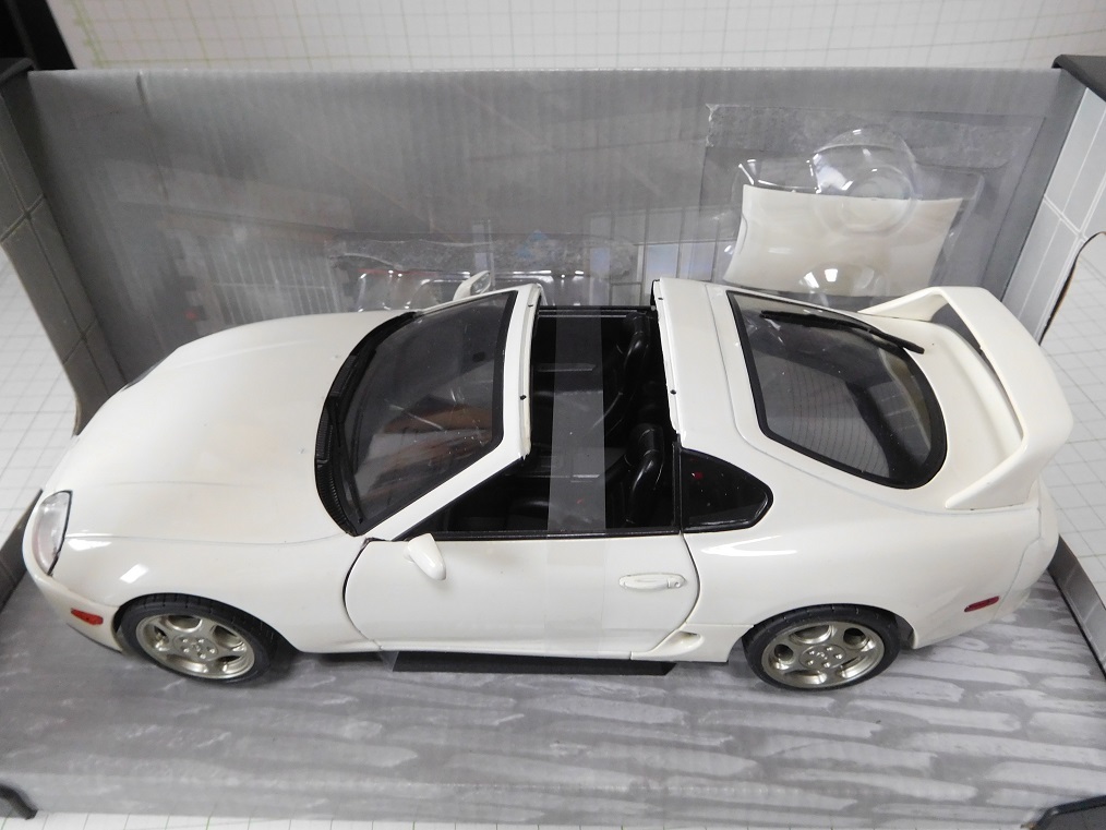 * Solido 1/18 Toyota Supra targa top white 