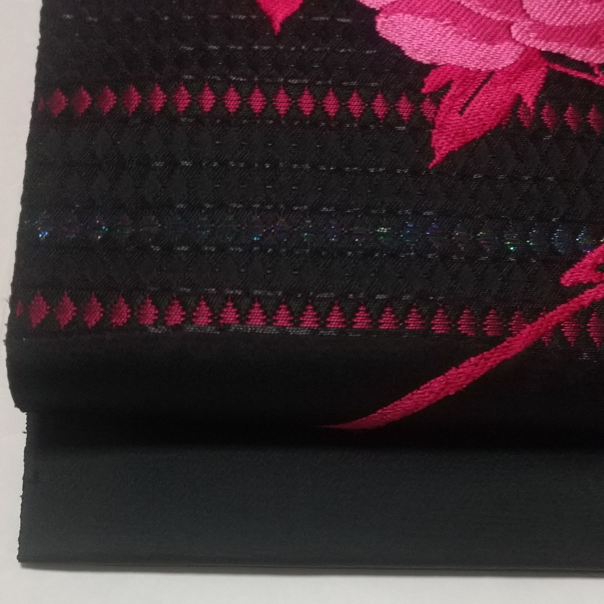 新品 未使用 着物と帯 単衣 京縮緬 矢羽根文様 小紋白クリーム系 西陣