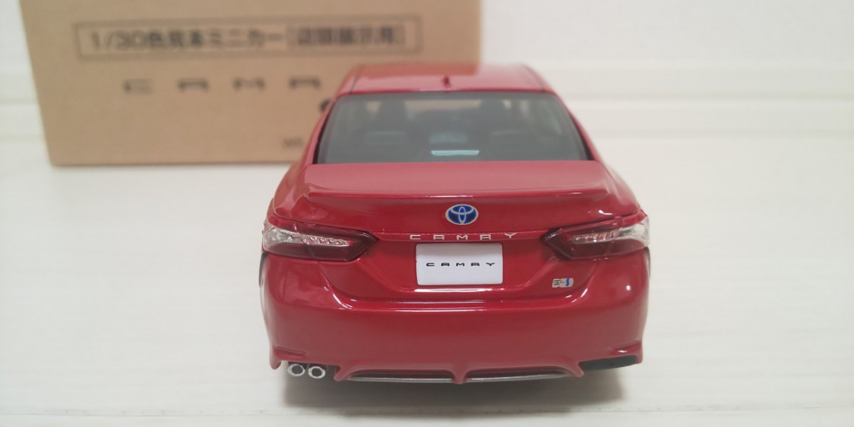 TOYOTA／トヨタ／CAMRY／新型カムリ／1/30／colorエモーショナルレッドII（３Ｕ５）／外箱付き／色見本ミニカー