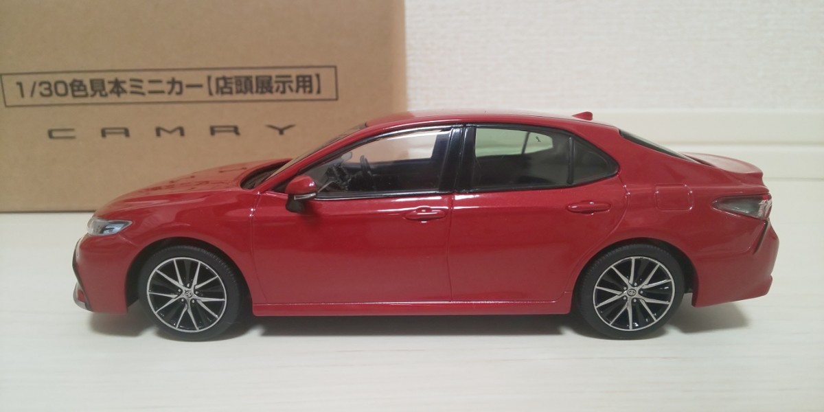 TOYOTA／トヨタ／CAMRY／新型カムリ／1/30／colorエモーショナルレッドII（３Ｕ５）／外箱付き／色見本ミニカー