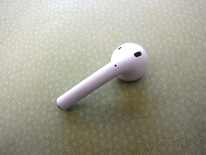 ★Apple AirPods (第1世代) エアーポッズ A1722 左イヤホン(L)のみ 左耳のみ 動作確認済 ワイヤレスイヤホン★_画像3