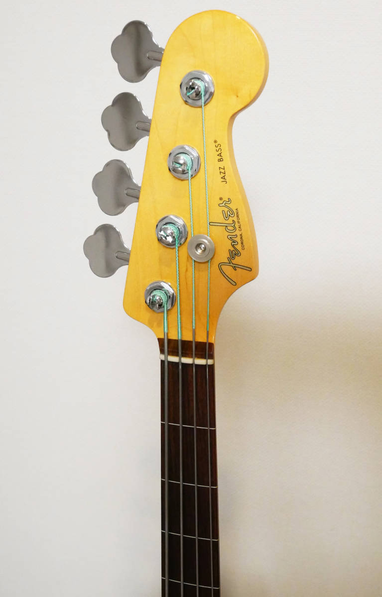 American Professional II Jazz Bass Fretless Olympic White / Rosewood fret less base 