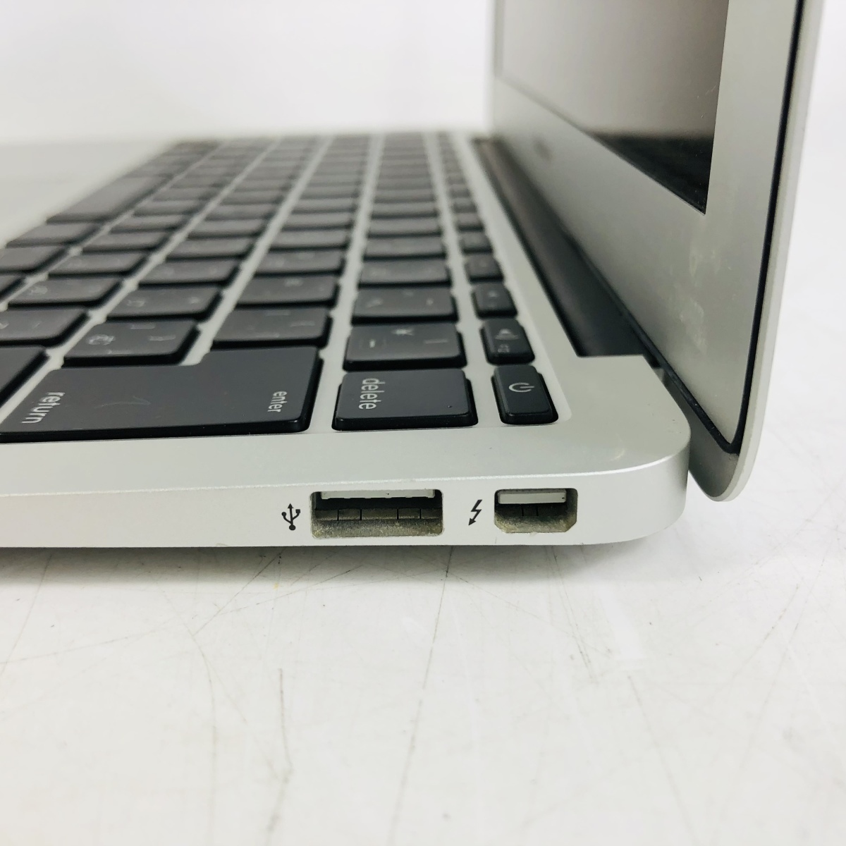 ジャンク MacBook Air 11インチ（Early 2015） Core i5 1.6GHz/4GB/SSD 256GB MJVP2J/A_画像3