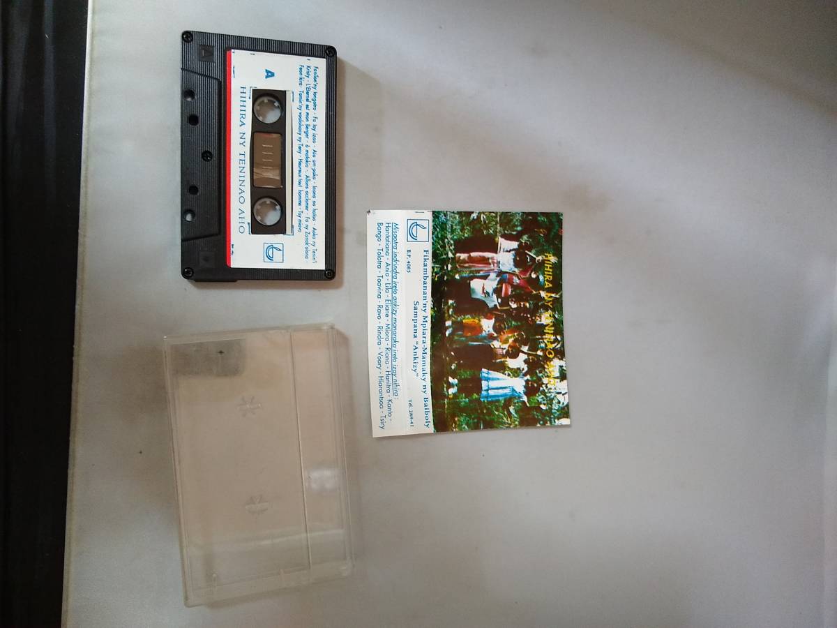 T0836 カセットテープ　【FIKAMBANAN'NY MPIARA MAMAKY】_画像2