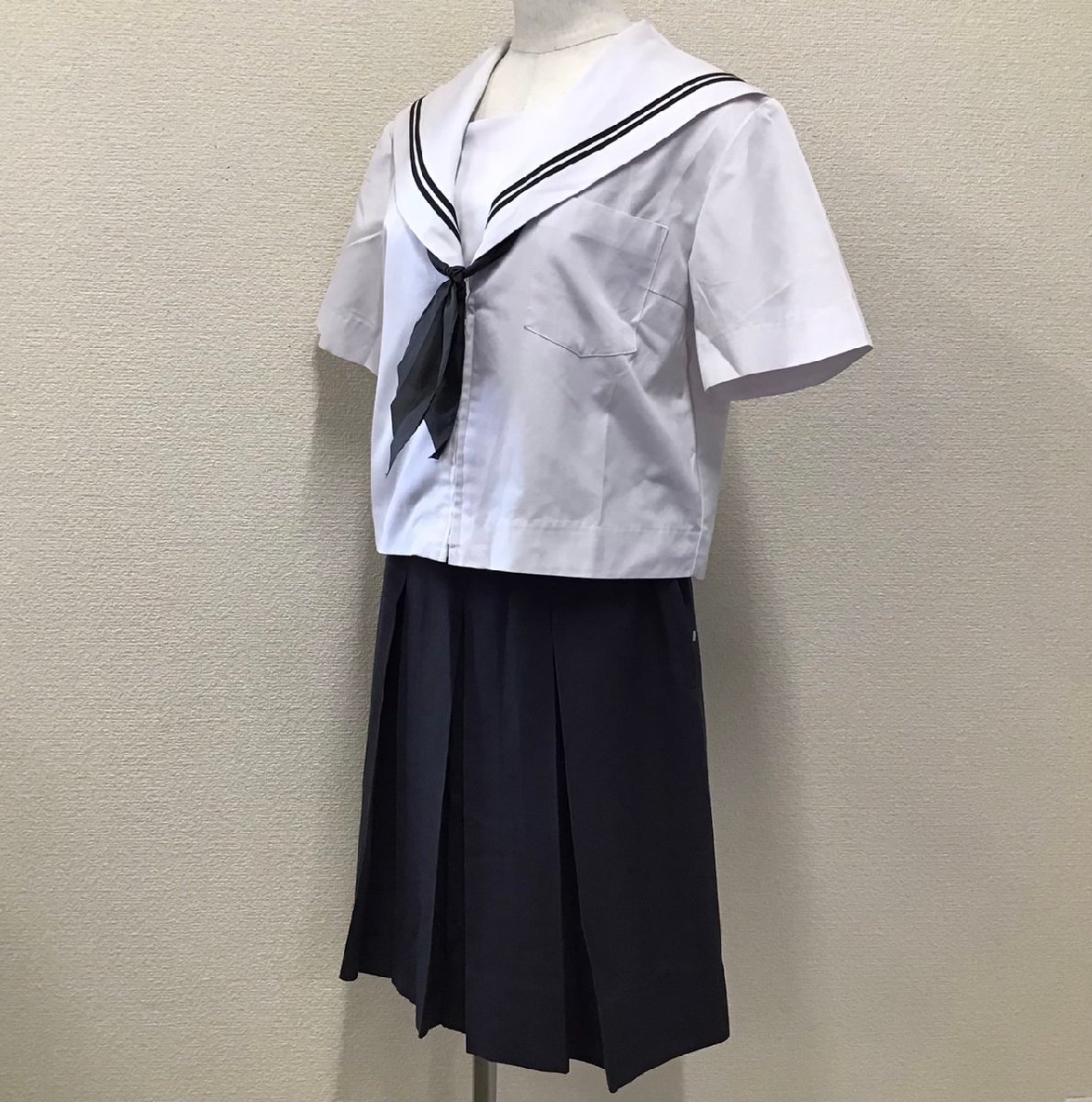 KS636-2(中古) 兵庫方面 校名不明 セーラー服 上下セット /M/W63 KS636-2(中古) 兵庫方面 校名不明 セーラー服 上下セット /M/W63