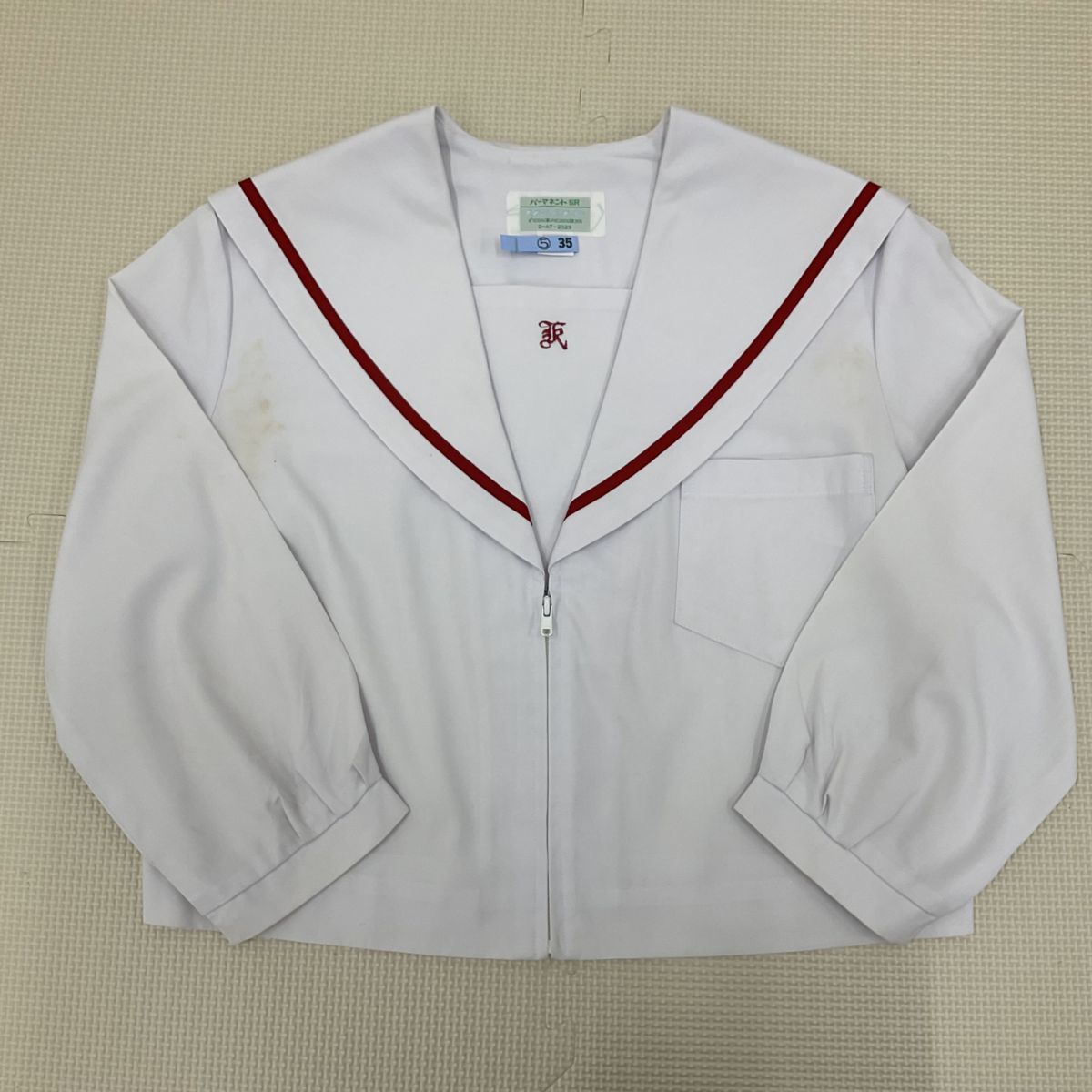 OT35 (中古) 校名不明 セーラー服 上下 2点セット /13号/W69/セーラー/スカート/赤1本ライン/制服/学生服/冬服/合服/女子学生/中学校/高校_画像2