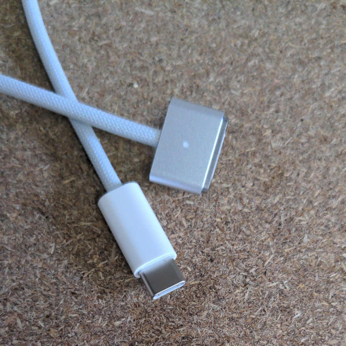 純正Apple USB-C to magsafe3 2m電源ケーブル