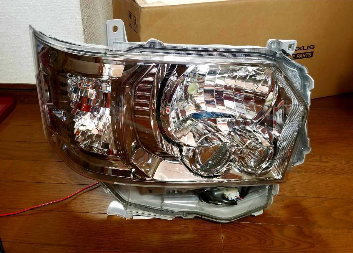 新車外し! 200系ハイエース ダークプライム2 LEDヘッドライト