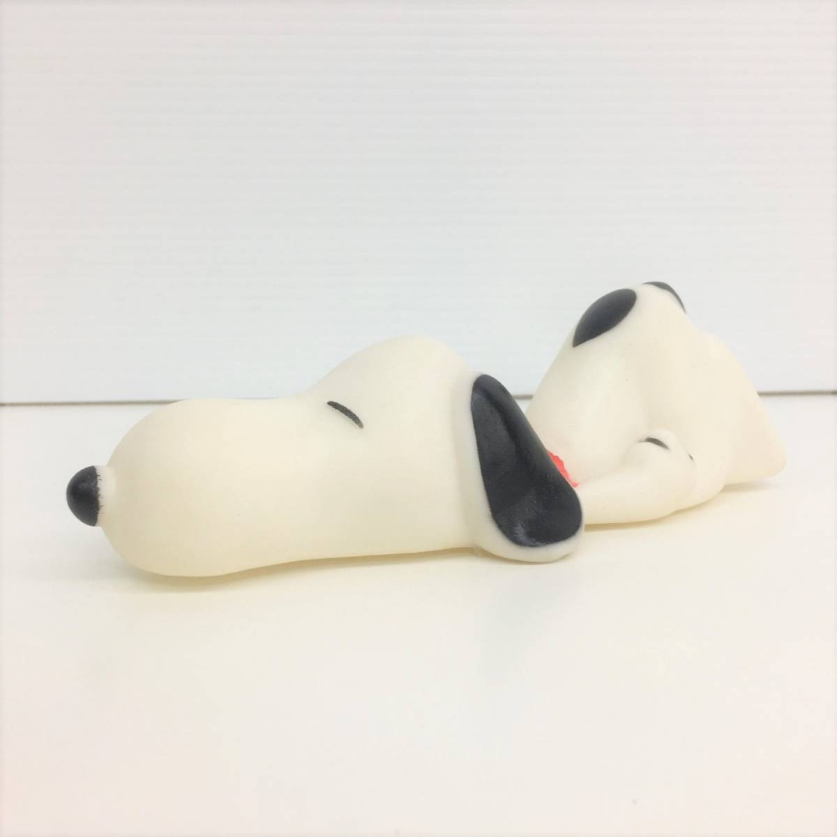 T1726●アメリカヴィンテージ ソフビ 寝そべりスヌーピー●笛入り PEANUTS SNOOPY_画像1