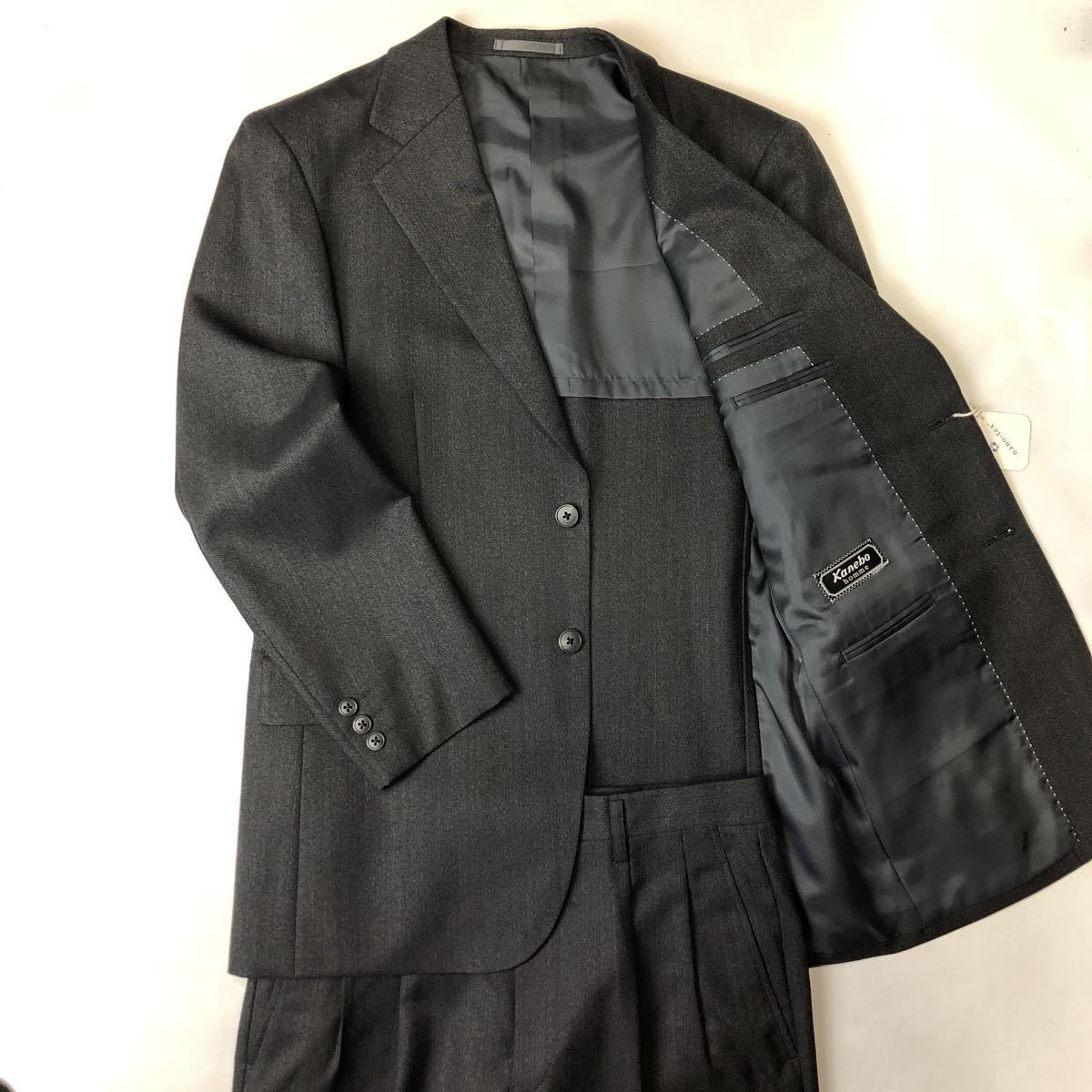 【本台場仕立て★サイズA5】新品タグ付き カネボウ・オム・ナノペル 2つボタンシングルスーツ グレー系 一流の光沢 格安★高品質_画像1