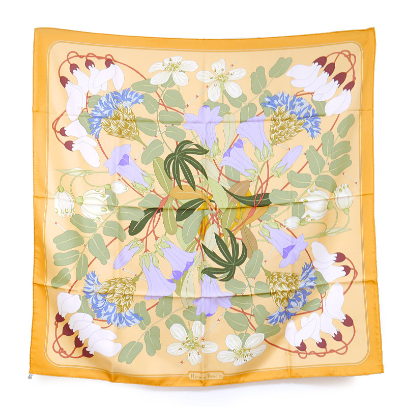 エルメス HERMES カレ90 「Flora Graeca（ギリシャの花）」 スカーフ シルク 薄オレンジ系