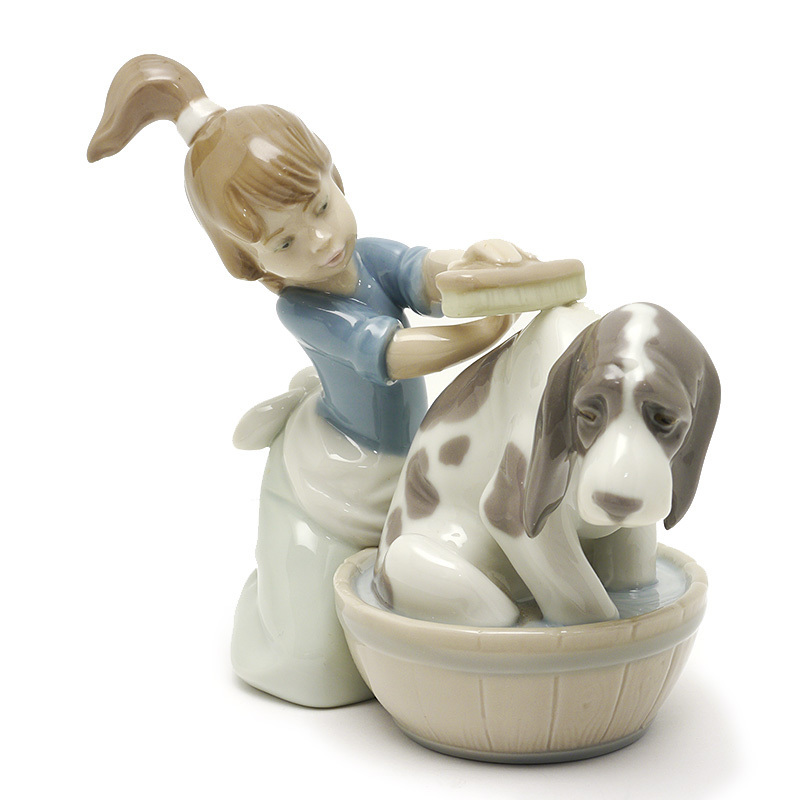 リヤドロ Lladro フィギュリン きれいにしましょうね 犬 少女 置き物