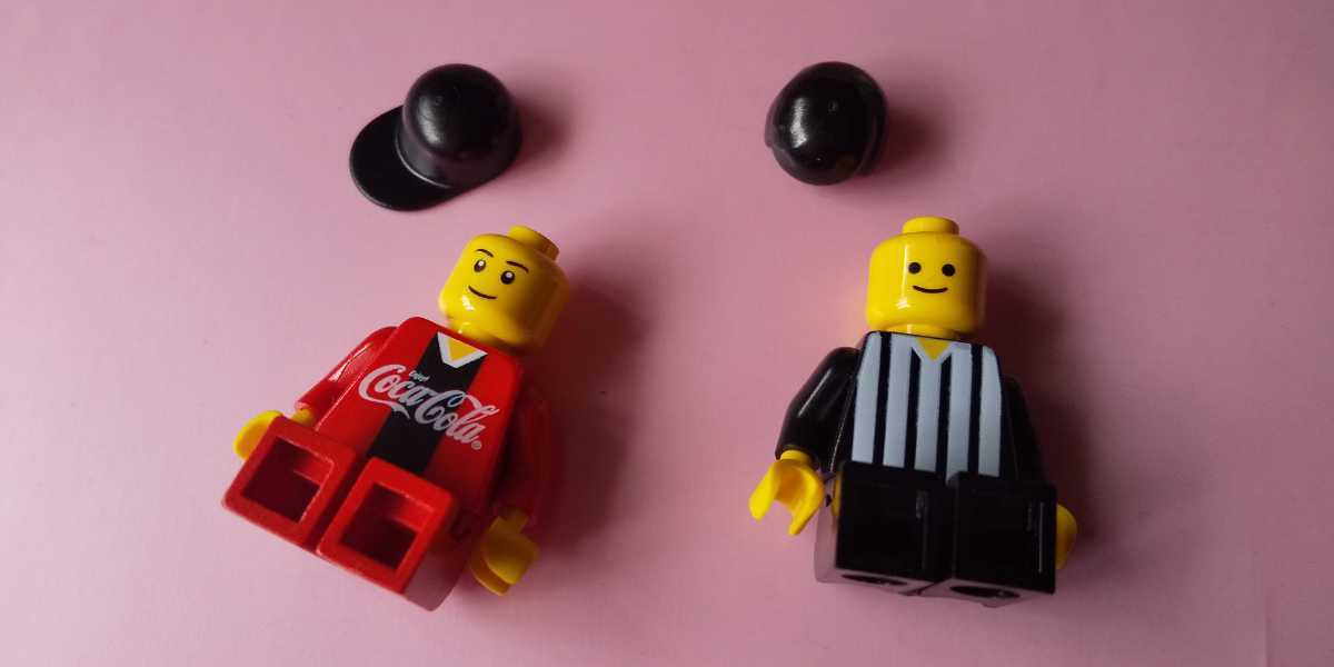 LEGO レゴ ミニフィグ 2体セット コカ・コーラ サッカー審判 人形 特殊ブロック _画像3