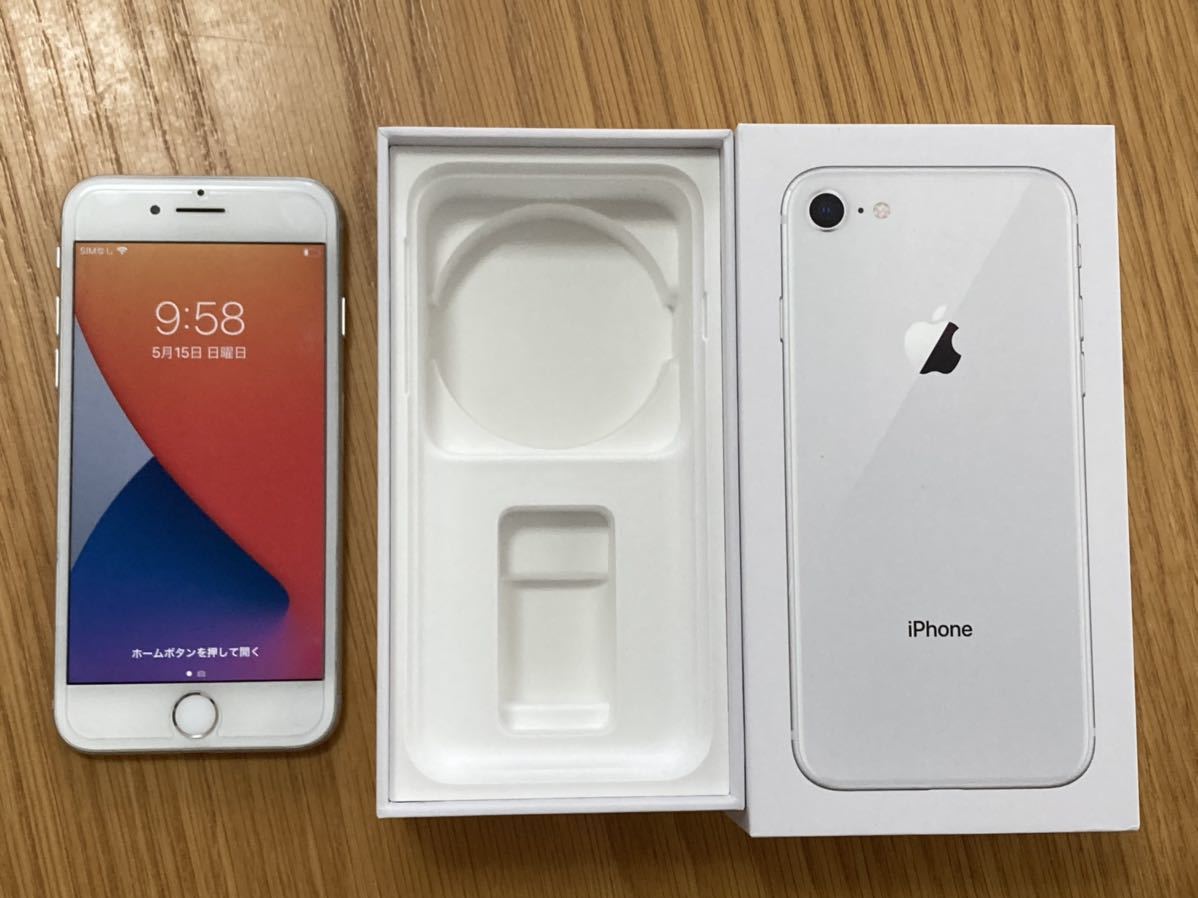 ＷＥＢ限定カラー有 iPhone 8 シルバー 64GB ドコモ SIMフリー済