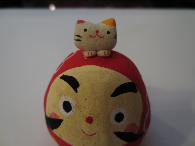 【壽】美麗　猫乗せ達磨　土人形　愛知県郷土玩具　民芸品　縁起物　招き猫　_画像3