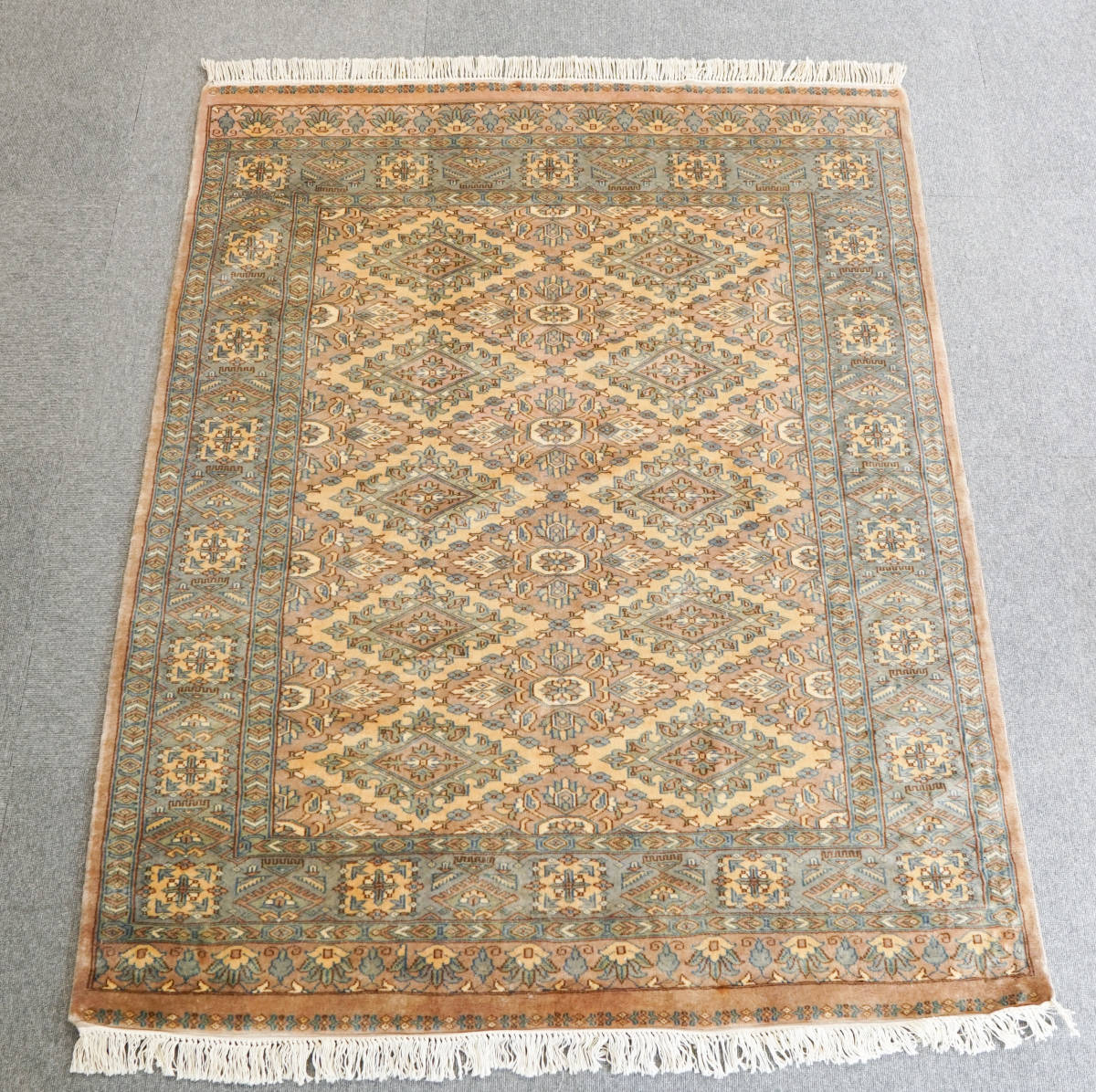 パキスタン手織り絨毯　 ウール　size:160×125cm stn:1423