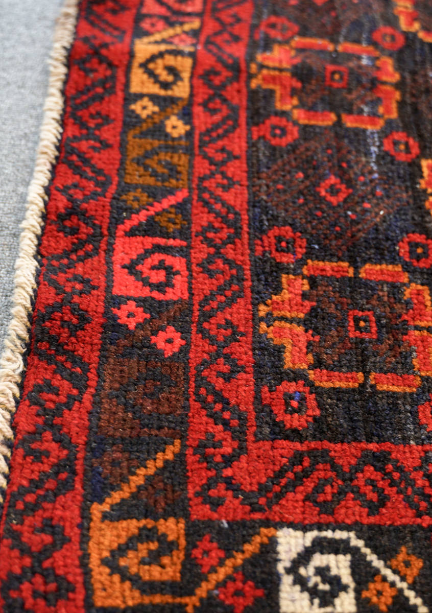 ペルシャ手織り絨毯 トライバルラグ バルーチ族絨毯 Size:180×105cm