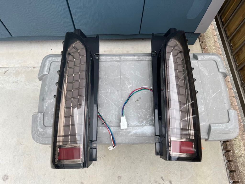 ハイエース 200系 LED テールランプ ライトスモーク シーケンシャル 美