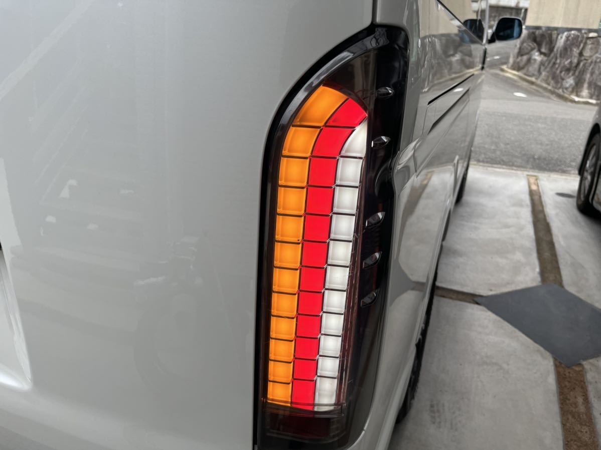 ハイエース 200系 LED テールランプ ライトスモーク シーケンシャル 美