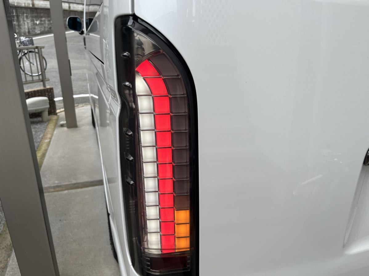ハイエース 200系 LED テールランプ ライトスモーク シーケンシャル 美