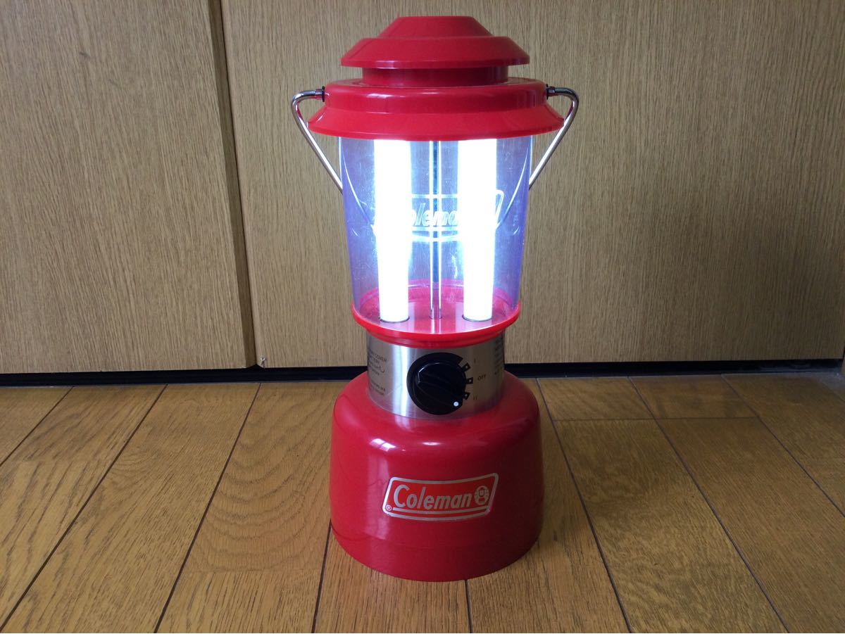 コールマン　電池式　蛍光灯　ランタン　赤(RED)　全天候型　 動作確認済　元箱付き