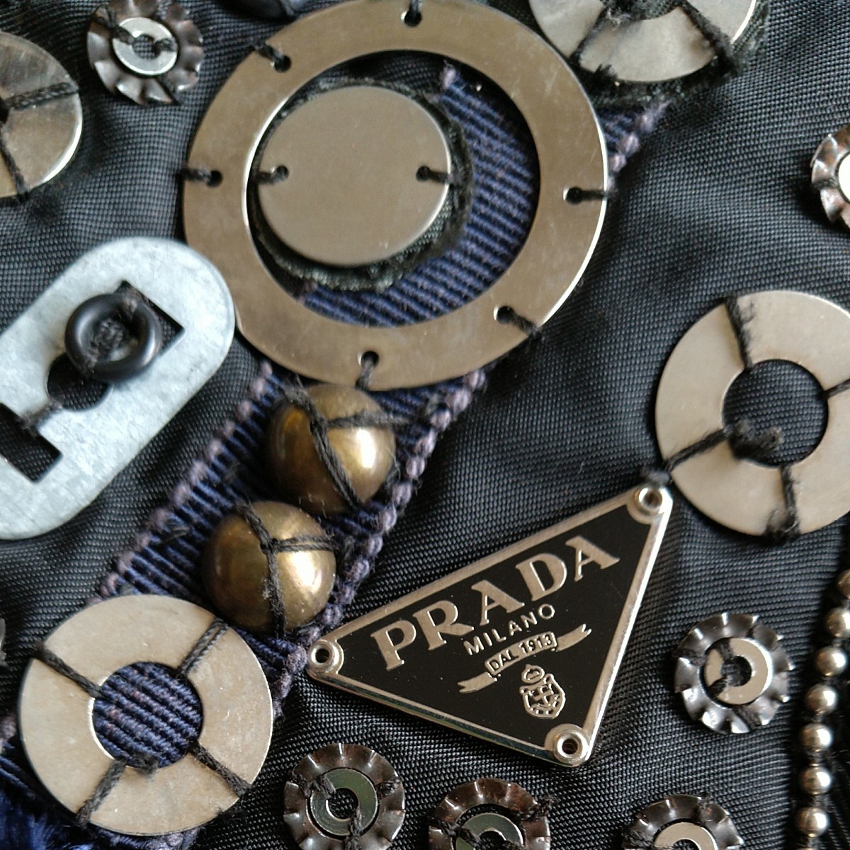 お値下げPRADA プラダミニボストンバック 南京錠付き 三角プレート2つ