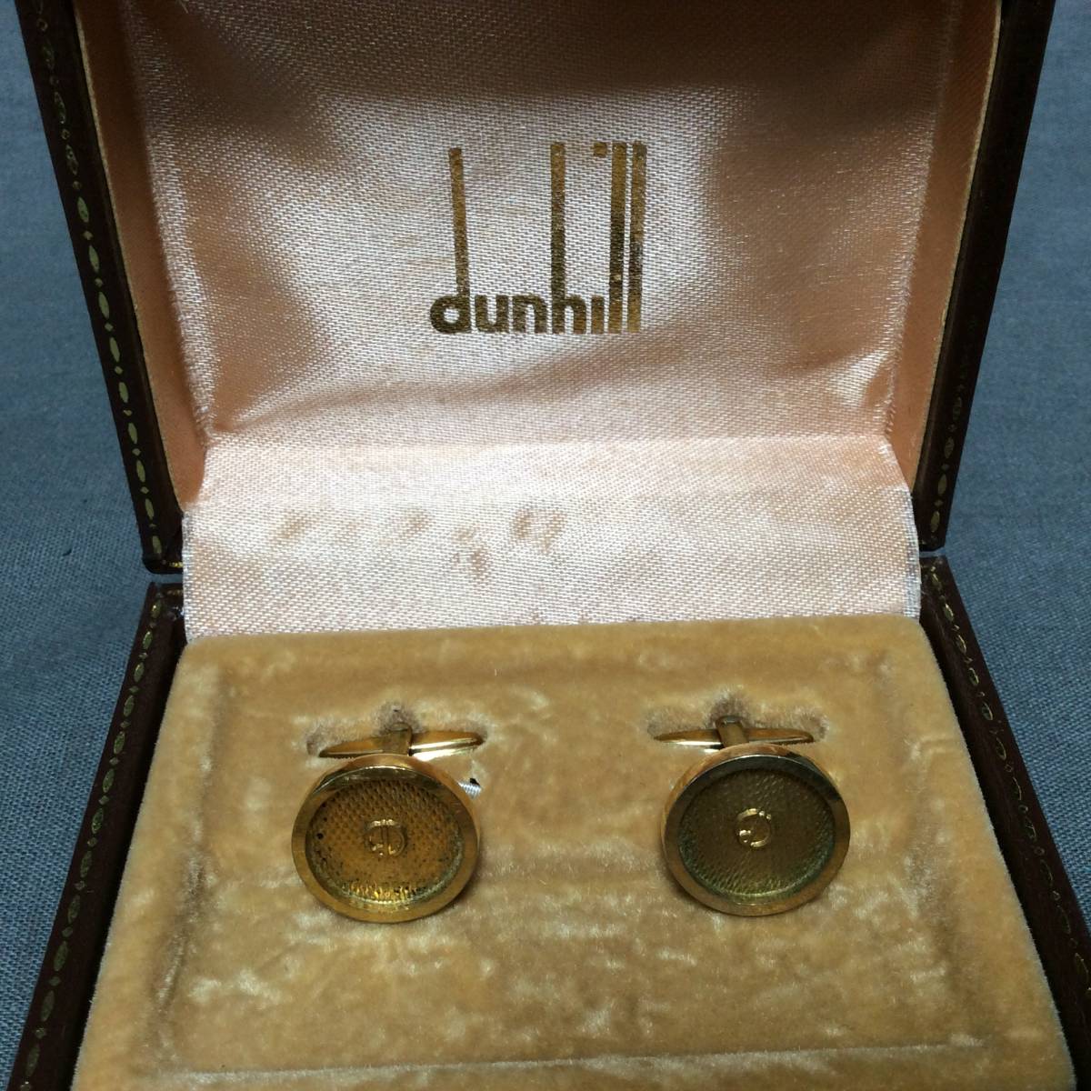 ▽　5/27　206312　dunhill　カフス　ゴールドカラー　メンズ　アクセサリー　ダンヒル　ケース付_画像1