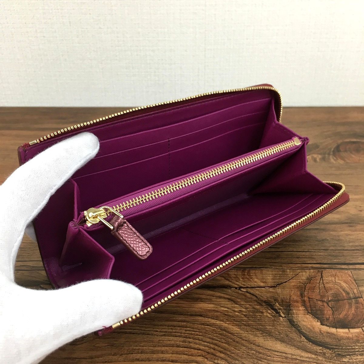 ☆送料無料☆ 未使用品 BVLGARI 長財布 メタルレッド Lジファスナー