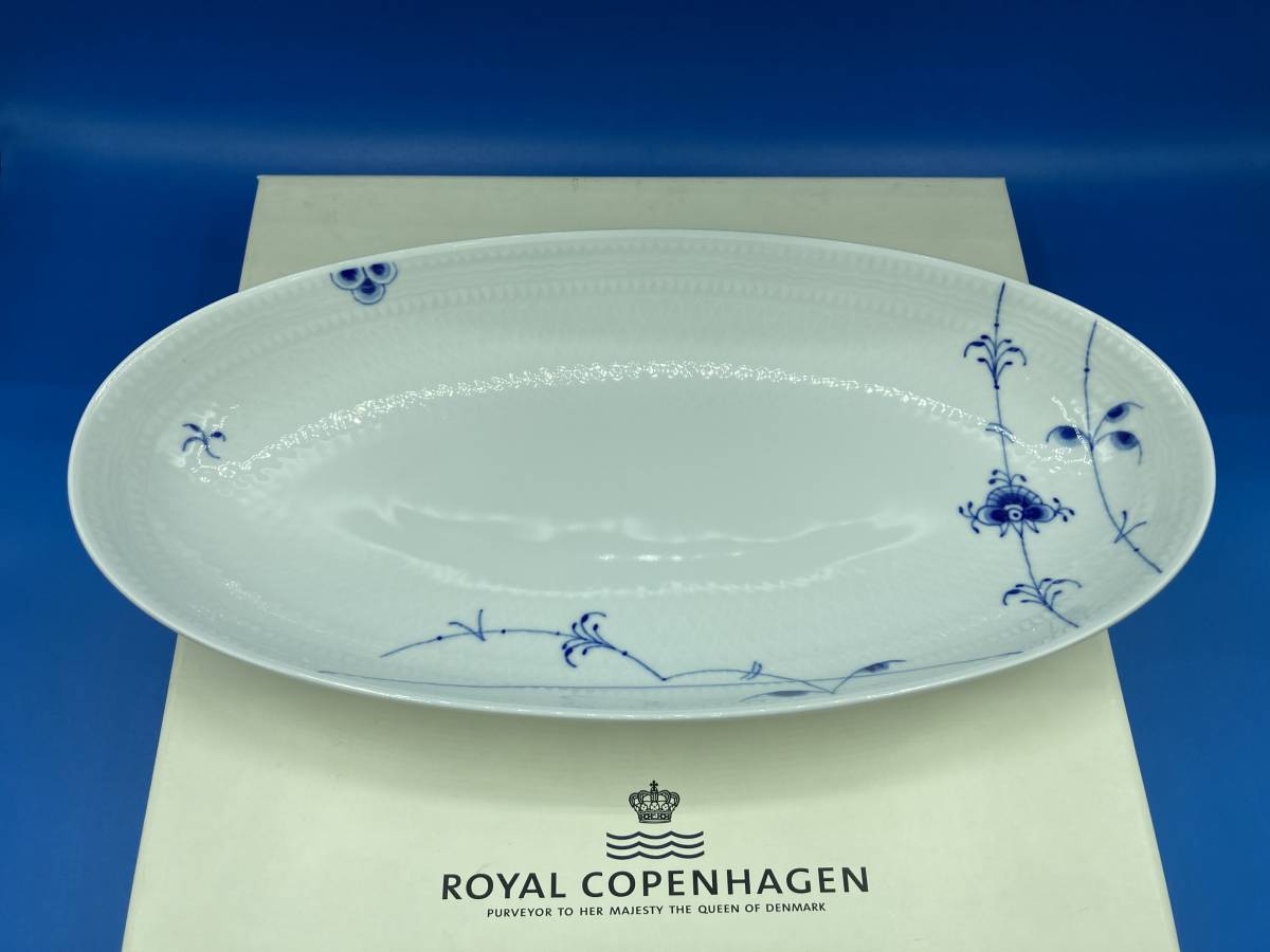 【未使用　箱あり】ROYAL COPENHAGEN コペンハーゲン　★ブルーフルーテッドニューメガ　★プレート　★サイズ 320mm×155mm×高さ40mm